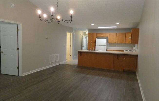 2 bed/2 bath end unit in Gainesville