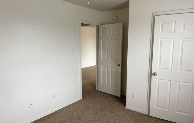 3 beds, 2 baths, $875, Unit 3307 Toledo Unit C