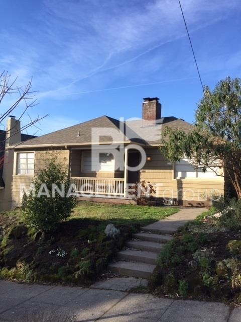 Heart of NE Portland Beautiful Light Filled Home with Updated Kitchen & Bath!