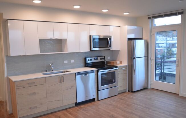 2 beds, 1 bath, 677 sqft, $2,750, Unit 502