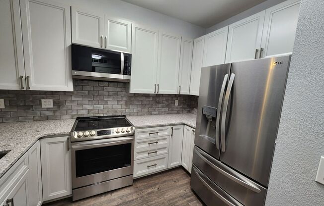REMODELED Ground Floor Condo - Close to Woodinville & Kirkland