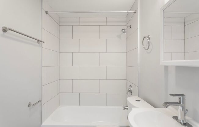 2 beds, 1 bath, 430 sqft, $2,250, Unit 7G