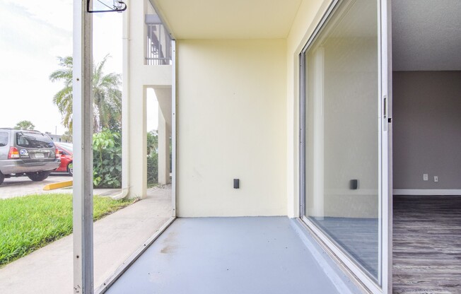 2 beds, 1 bath, 900 sqft, $1,800, Unit 5