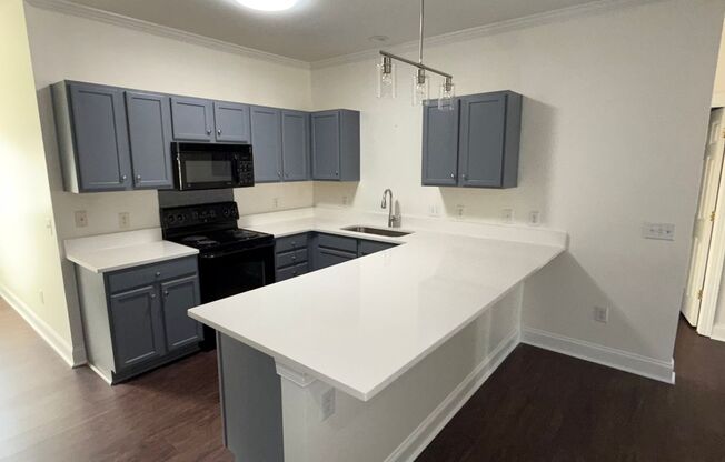 Renovated Cornelius Condo | Two Covered Balconies | Walk to Downtown & Antiquity | Lake Norman Area