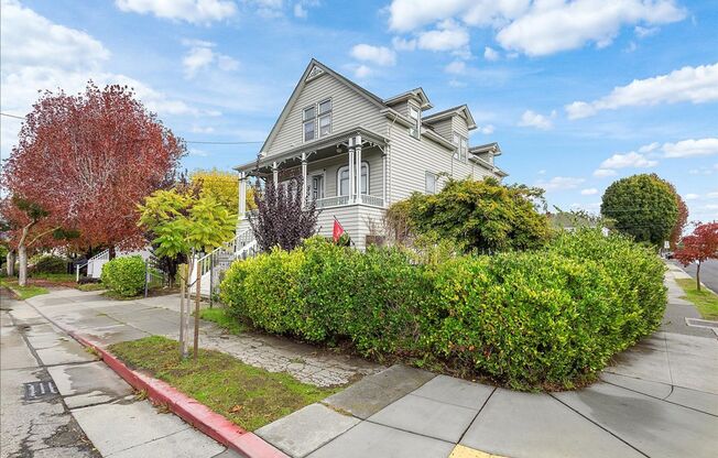 1702 Paru St #B - 4 bedroom | 2 bathroom