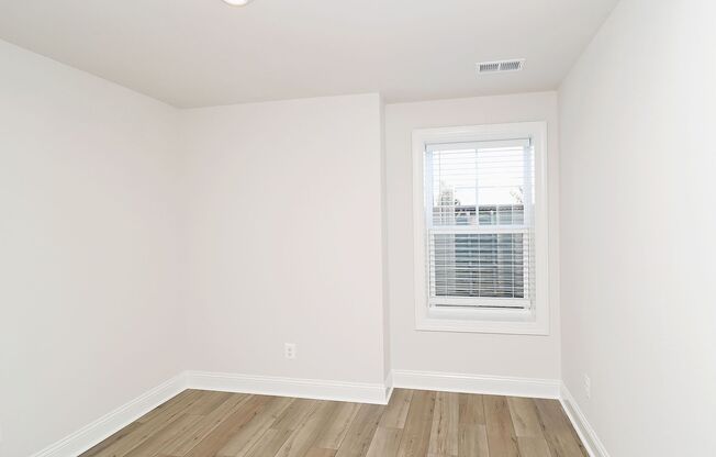 2 beds, 1 bath, $1,695, Unit Anlee Rd 2407 #B (LB 12/31/24)