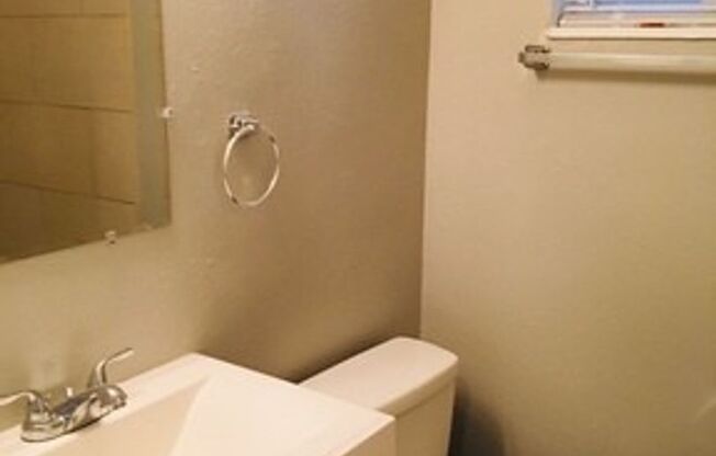 2 beds, 1 bath, 750 sqft, $1,195, Unit B05 1038 18