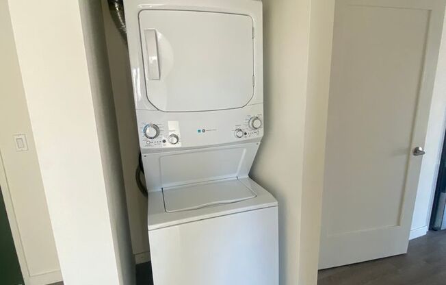 Studio, 1 bath, 436 sqft, $2,395, Unit Unit 215