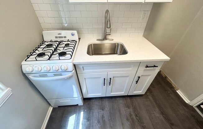 1 bed, 1 bath, 575 sqft, $995, Unit 114