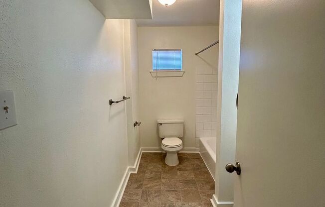 2 beds, 1 bath, $850, Unit MA9143