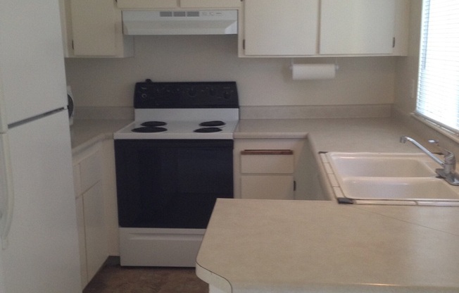 Spacious 2 bedroom, 1.5 bath condo in Evergreen Laurels *Remodeled Kitchen *Includes Water & Garbage