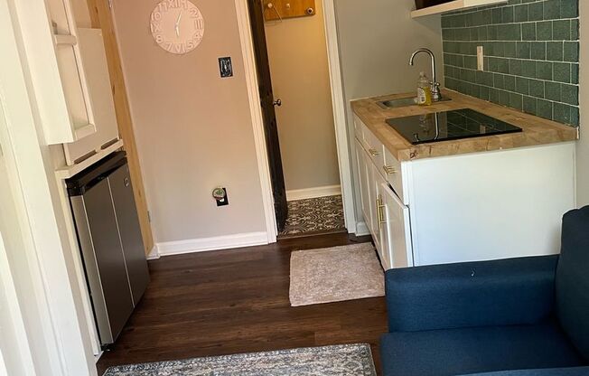 1 bed, 1 bath, 252 sqft, $950, Unit Unit 68