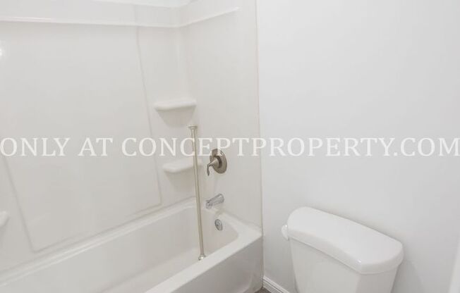 2 beds, 1 bath, 900 sqft, $1,299, Unit 07 R