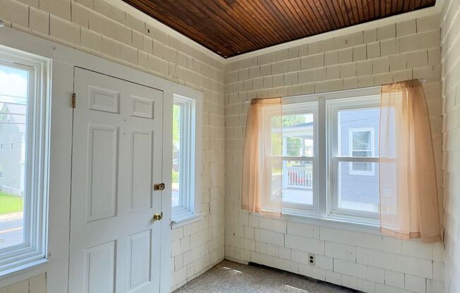 Charming 3 Bedroom/1.5 Bathroom Home in Hamilton, MD!