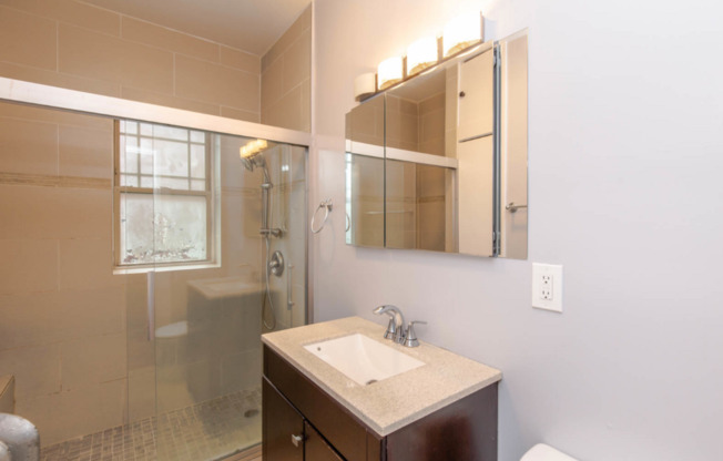 3 beds, 1 bath, 1,000 sqft, $2,500, Unit 1337-3N