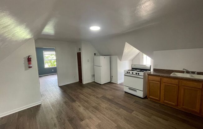 1 bed, 1 bath, $750, Unit UNIT 4