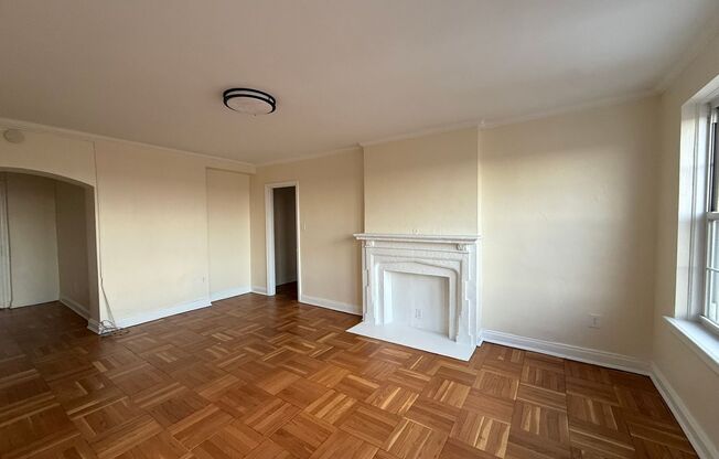 Studio, 1 bath, 413 sqft, $1,425, Unit Royal York 415