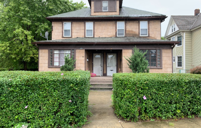 1209 SANDERSON AVE