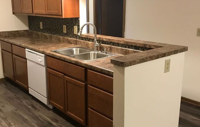 3 beds, 1 bath, 1,040 sqft, $1,695, Unit 3164-206
