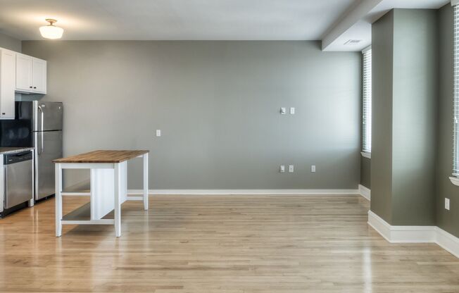 1 bed, 1 bath, 753 sqft, $1,100, Unit #404