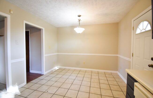 2 beds, 1 bath, $1,100