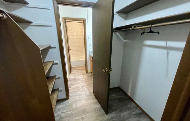 1 bed, 1 bath, $1,095, Unit 108