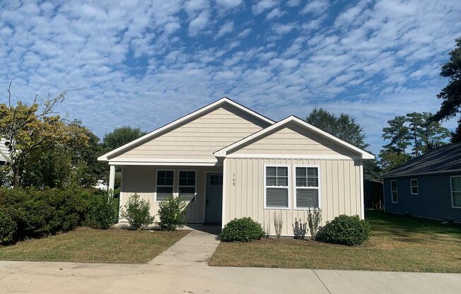 Newer Home in Great Central Location! 109 Avondale Avenue: Available Now!