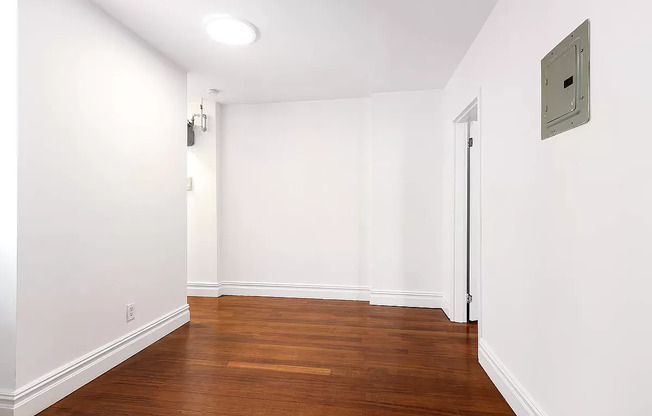 208 E 82 ST