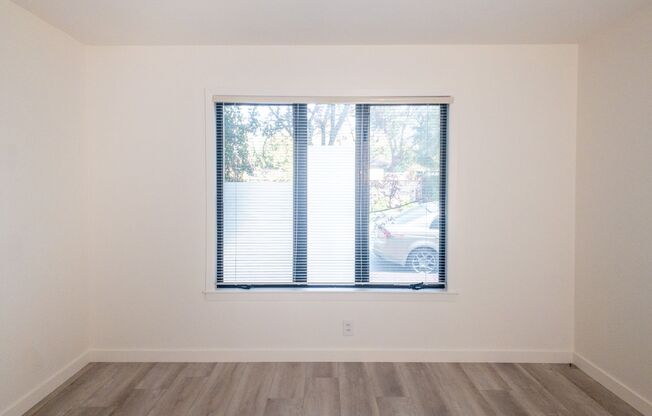 2 beds, 1 bath, $2,550, Unit 2