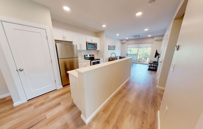 2 beds, 1 bath, 719 sqft, $2,795, Unit 209