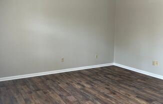 2 beds, 1 bath, $1,000, Unit I 08