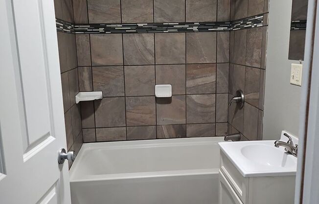 Studio, 1 bath, 450 sqft, $625, Unit 6