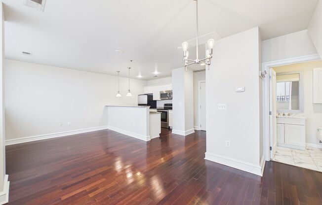 Large 2BR/1.5BTH w/ Walk-in Closet, Large Deck, W/D, A/C - PARKING INCLUDED