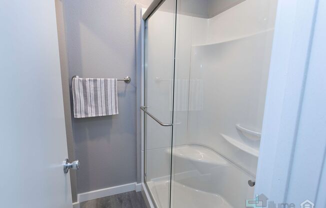 1 bed, 2 baths, 160 sqft, $595, Unit 750 - 9A