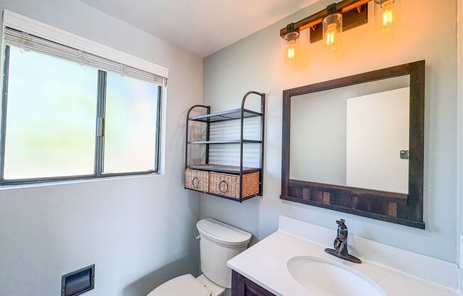 Great 1B/1.5BA + Den in Carlsbad!