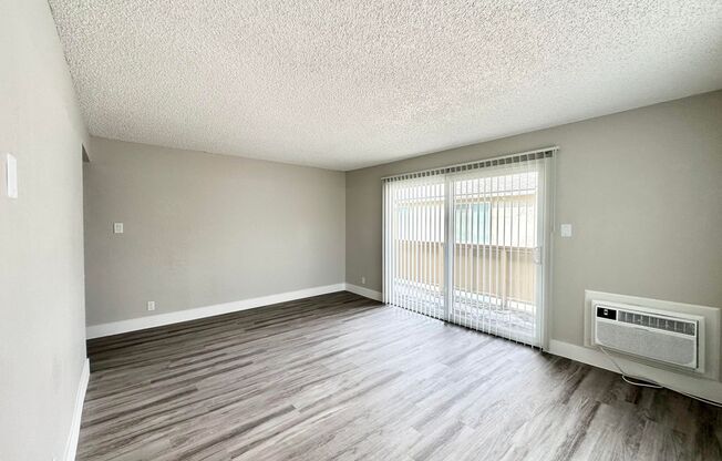 2 beds, 1 bath, 895 sqft, $1,595, Unit 49