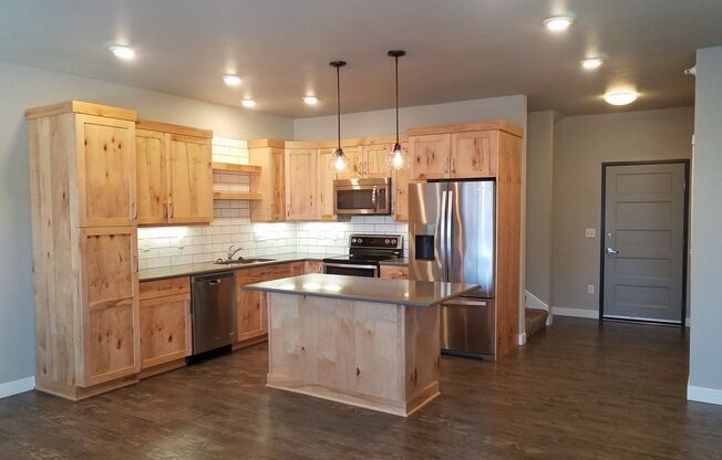 3 beds, 2.5 baths, $2,350, Unit 304