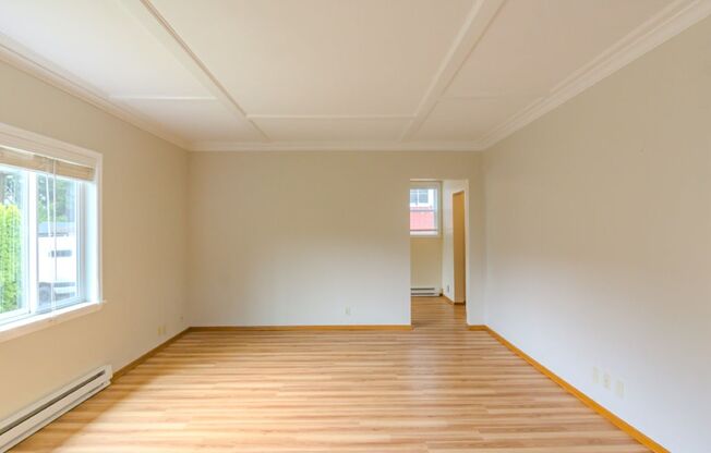 Spacious 1 bedroom Maple Leaf Bungalow w/AC!