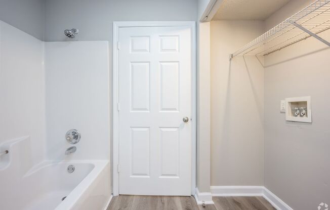 2 beds, 1.5 baths, 921 sqft, $975, Unit 904