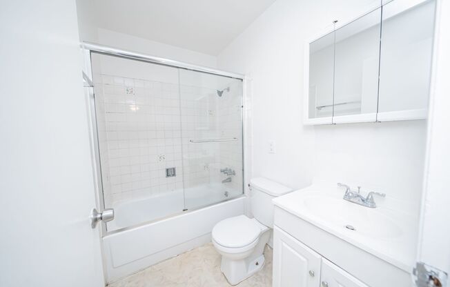 2 beds, 1 bath, $1,825, Unit 12