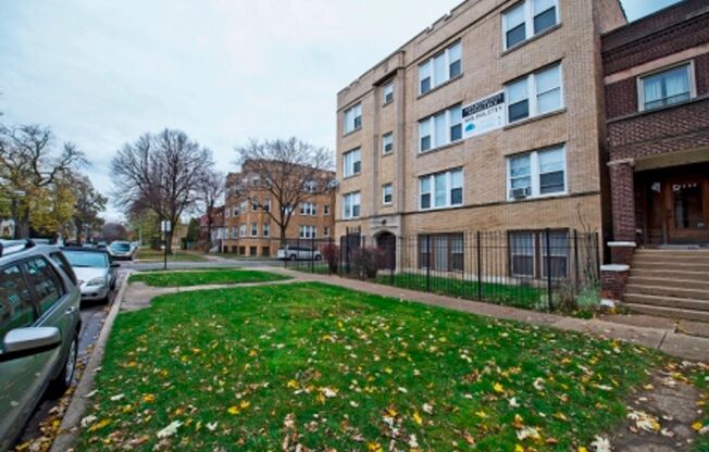 6933 S Indiana