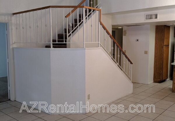 609 E MESQUITE Circle