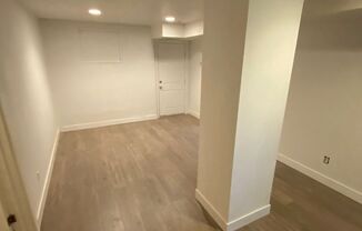 1 bed, 1 bath, $1,100, Unit 6