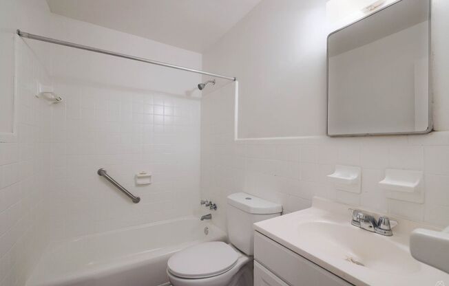 2 beds, 1 bath, 816 sqft, $1,245, Unit 2194-09