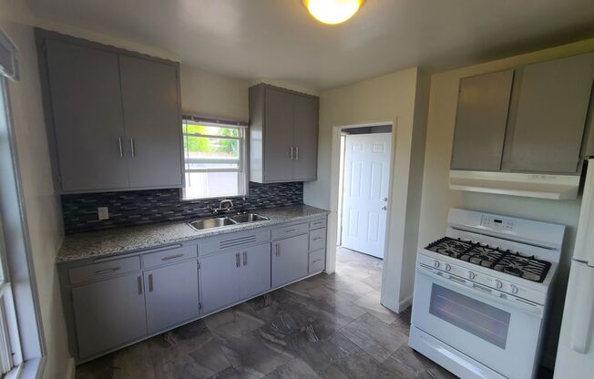 2 beds, 1 bath, $2,095, Unit 1934