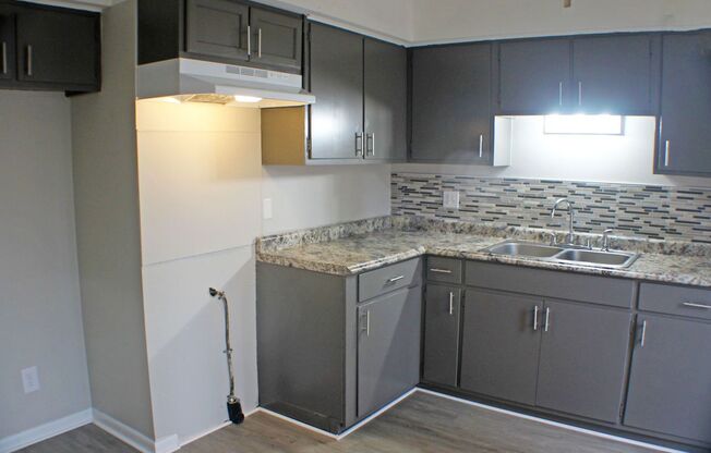 2 beds, 1 bath, 780 sqft, $875, Unit Unit 2210