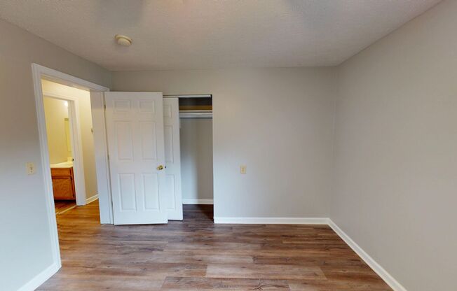 3 beds, 1 bath, 900 sqft, $1,200, Unit 333