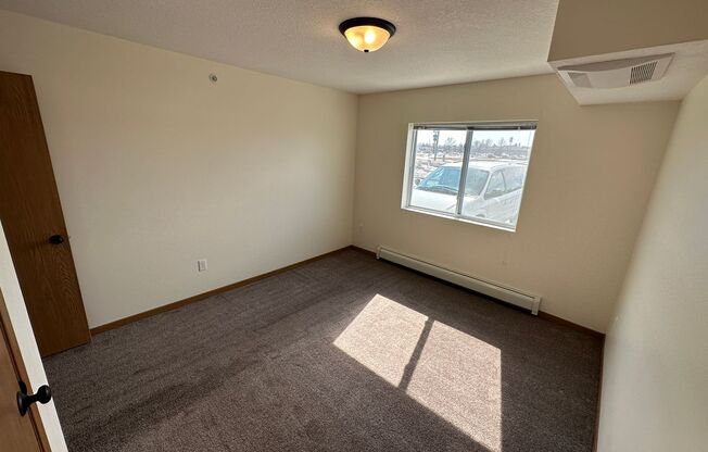 2 beds, 1 bath, $1,250, Unit 102