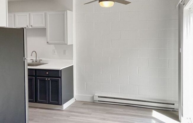 2 beds, 1 bath, 700 sqft, $1,335, Unit 46