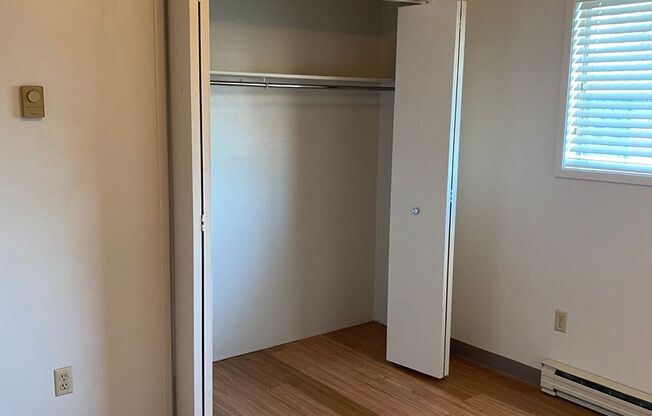 2 beds, 1 bath, $995